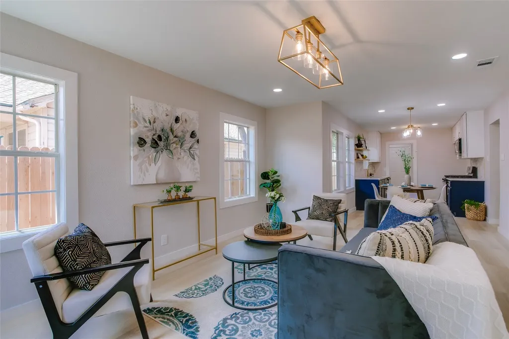 2635 Gladstone Drive Dallas TX 75211