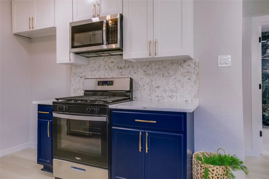 2635 Gladstone Drive Dallas TX 75211