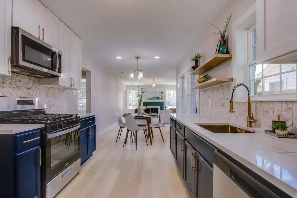 2635 Gladstone Drive Dallas TX 75211