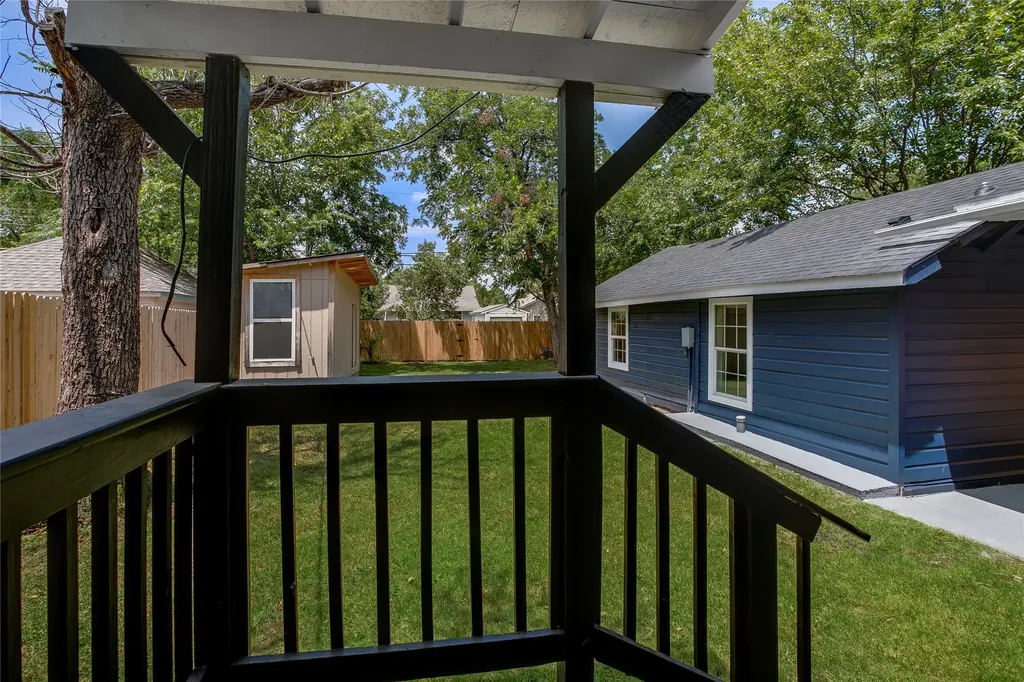 2635 Gladstone Drive Dallas TX 75211