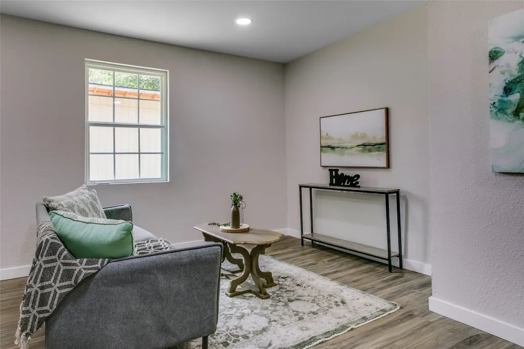 2635 Gladstone Drive Dallas TX 75211