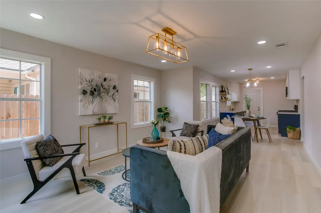 2635 Gladstone Drive Dallas TX 75211