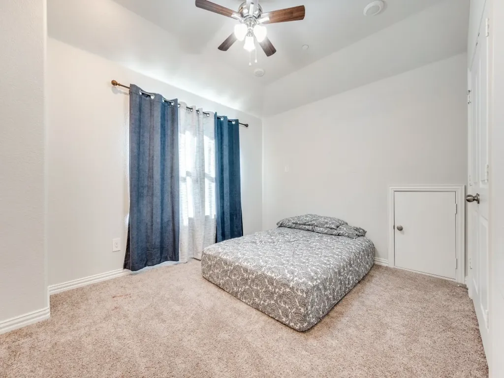 2094 Creekbluff Circle Lewisville TX 75010