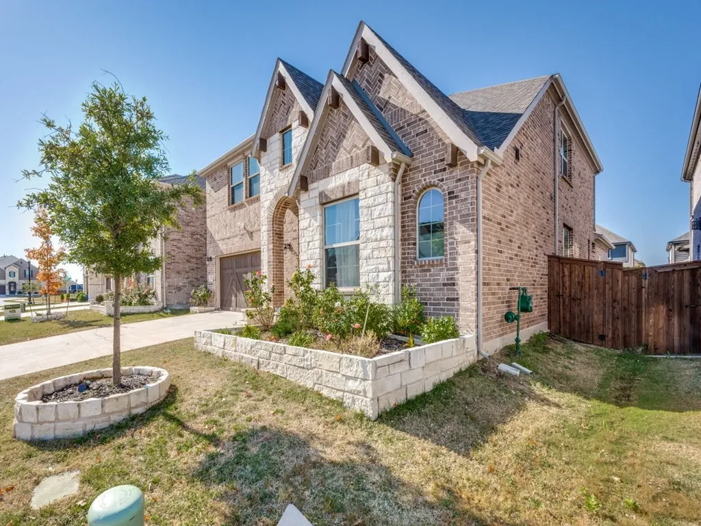 2094 Creekbluff Circle Lewisville TX 75010