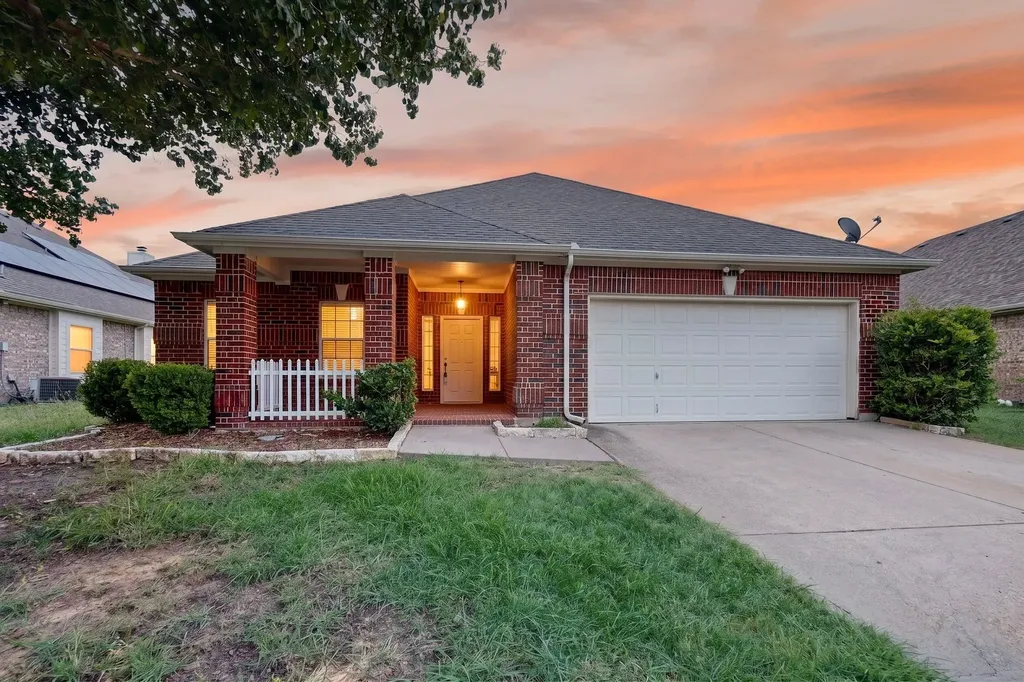 710 Bowie Lane Mansfield TX 76063