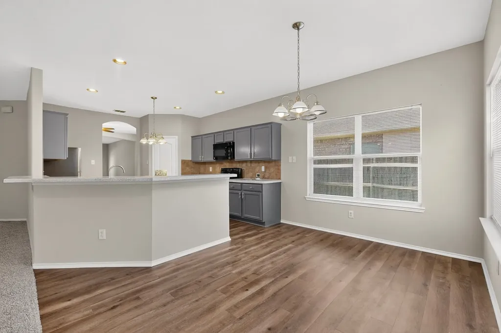 710 Bowie Lane Mansfield TX 76063