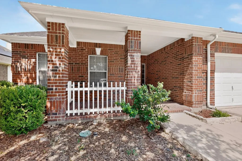 710 Bowie Lane Mansfield TX 76063
