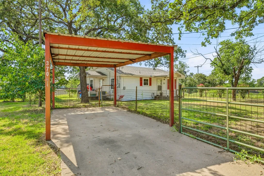 3704 County Road 801 Cleburne TX 76031