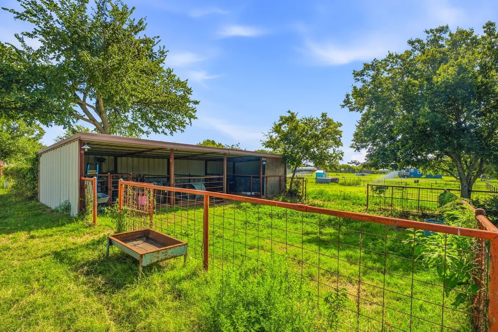 3704 County Road 801 Cleburne TX 76031