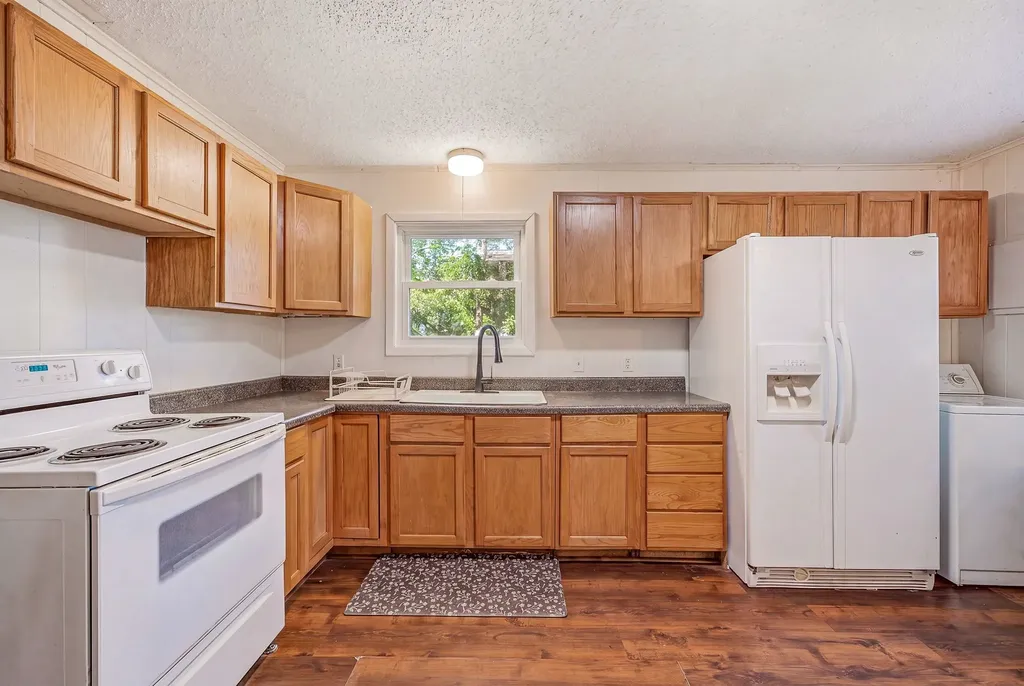 3704 County Road 801 Cleburne TX 76031
