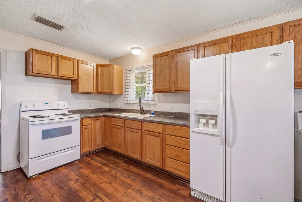 3704 County Road 801 Cleburne TX 76031