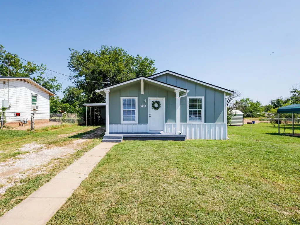 904 W 1st Street Coleman TX 76834