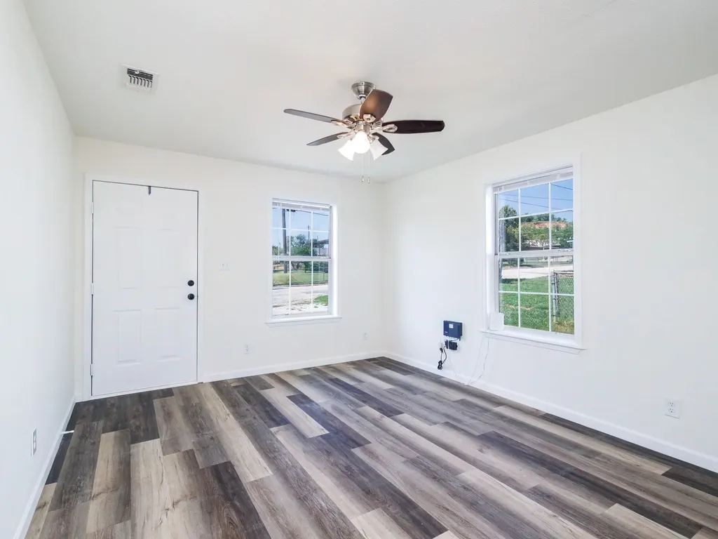 904 W 1st Street Coleman TX 76834