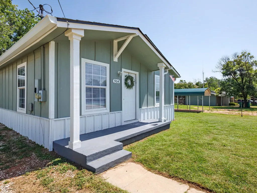 904 W 1st Street Coleman TX 76834