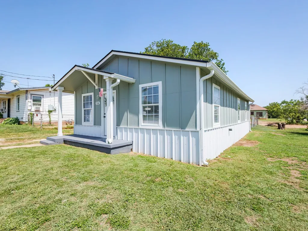 904 W 1st Street Coleman TX 76834