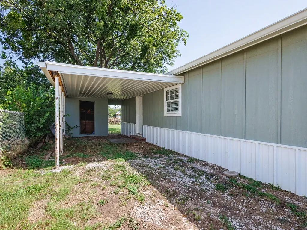 904 W 1st Street Coleman TX 76834