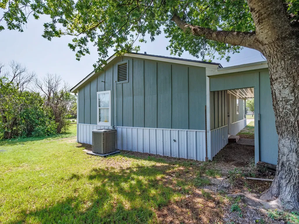 904 W 1st Street Coleman TX 76834