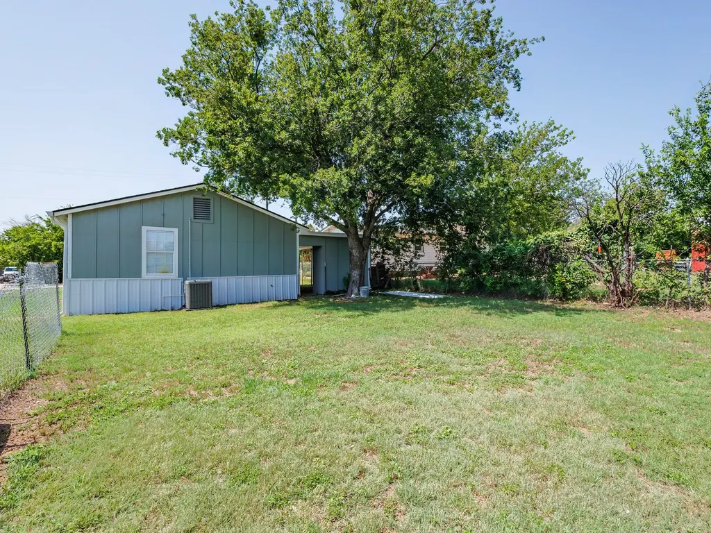 904 W 1st Street Coleman TX 76834
