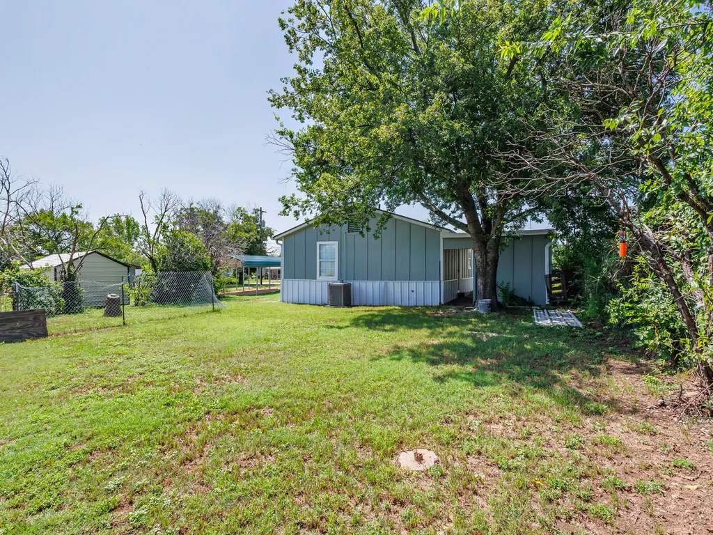 904 W 1st Street Coleman TX 76834