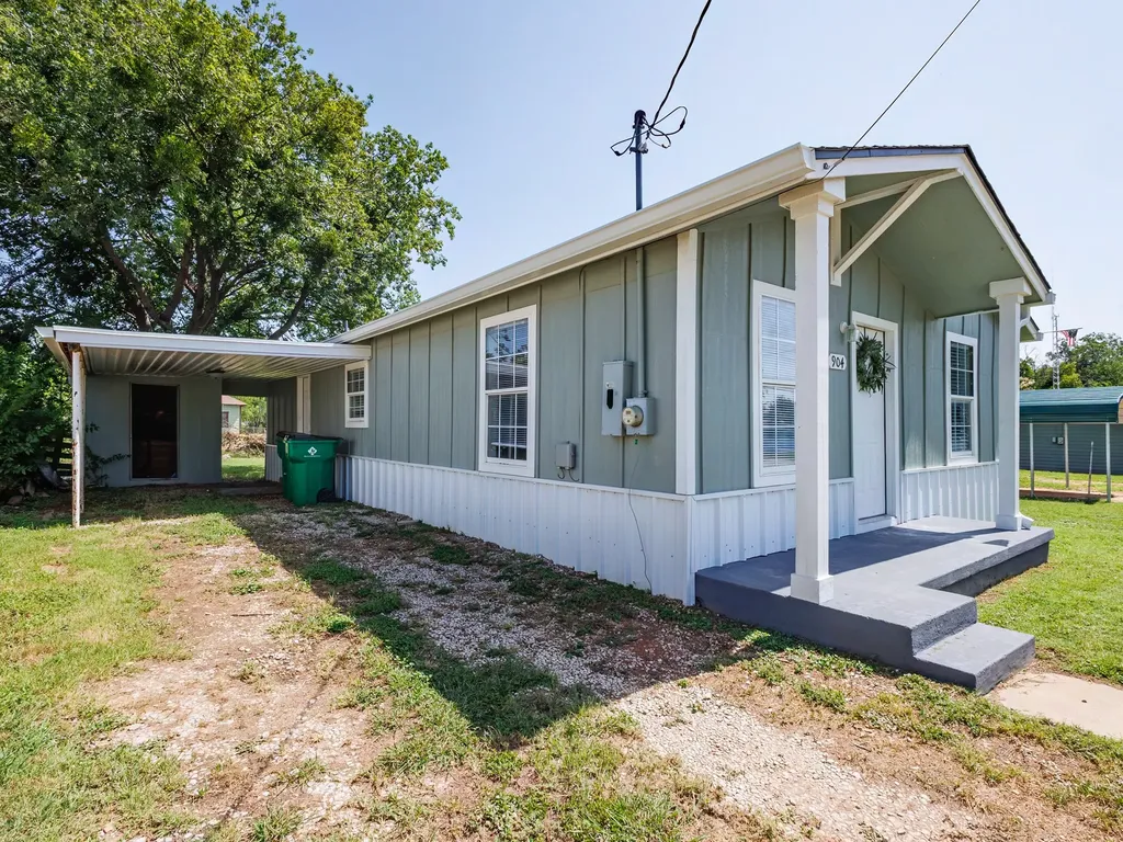 904 W 1st Street Coleman TX 76834