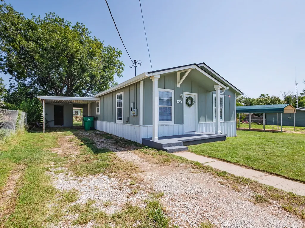 904 W 1st Street Coleman TX 76834