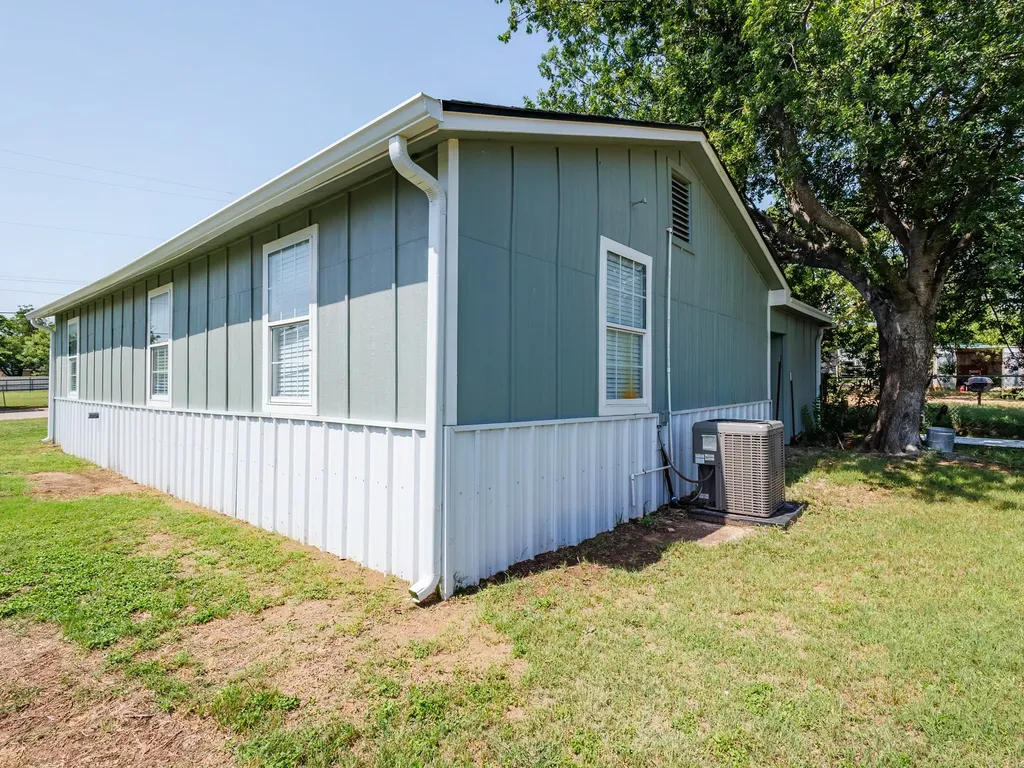 904 W 1st Street Coleman TX 76834