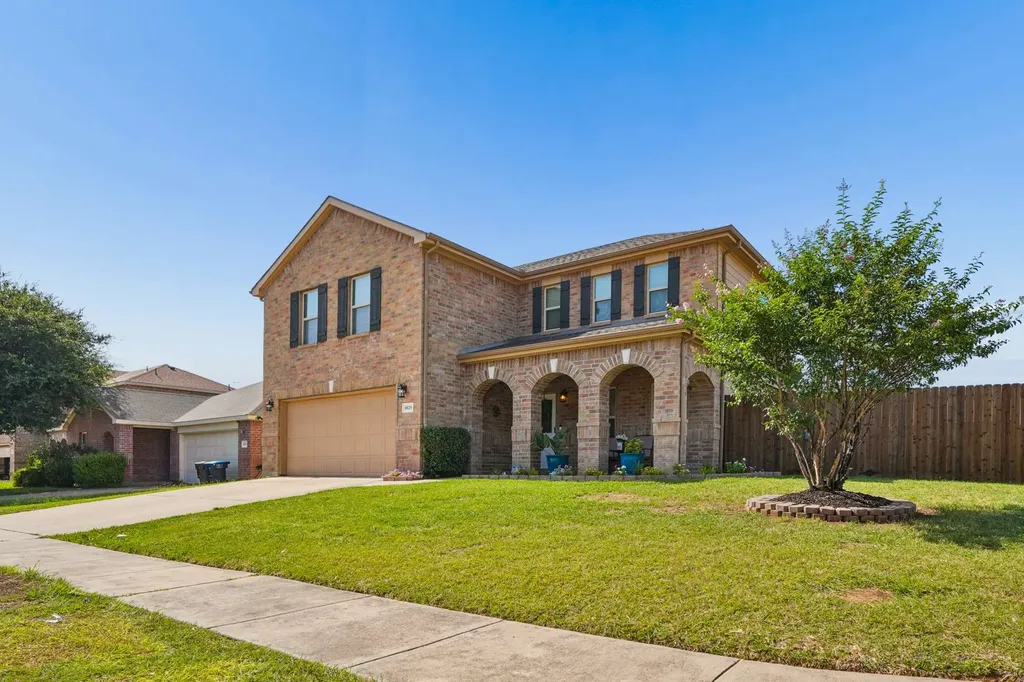 1825 Lynnwood Hills Drive Fort Worth TX 76112
