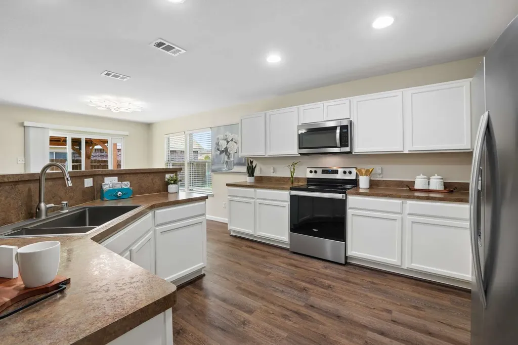 1825 Lynnwood Hills Drive Fort Worth TX 76112