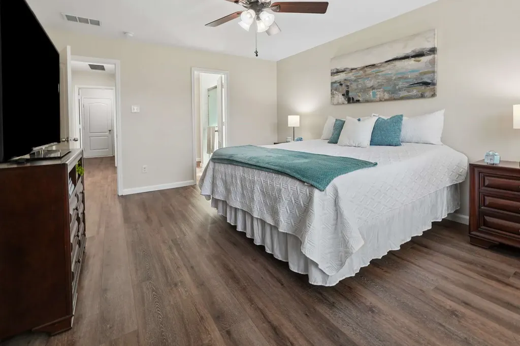 1825 Lynnwood Hills Drive Fort Worth TX 76112