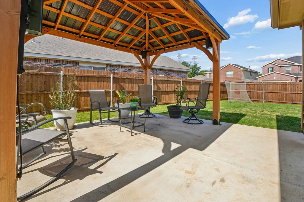 1825 Lynnwood Hills Drive Fort Worth TX 76112