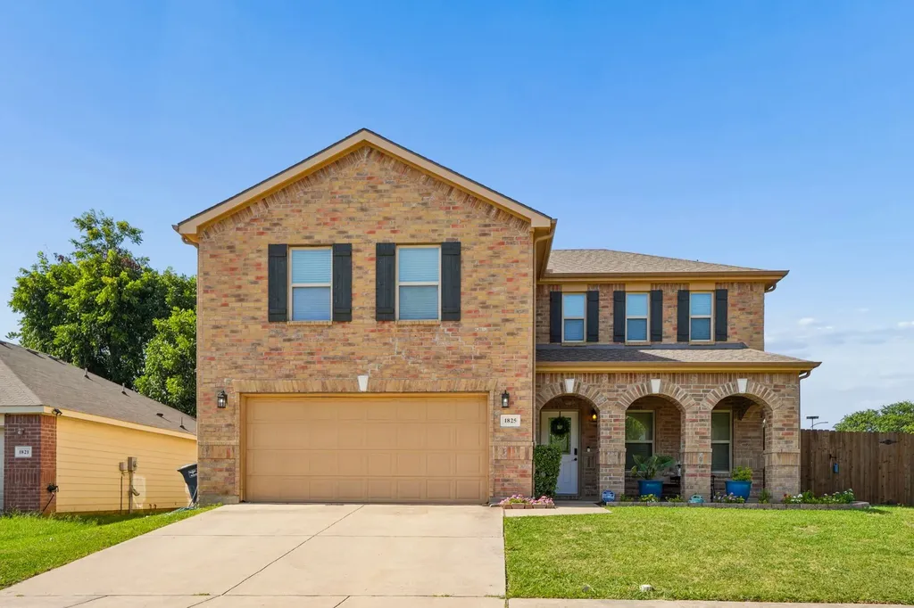 1825 Lynnwood Hills Drive Fort Worth TX 76112