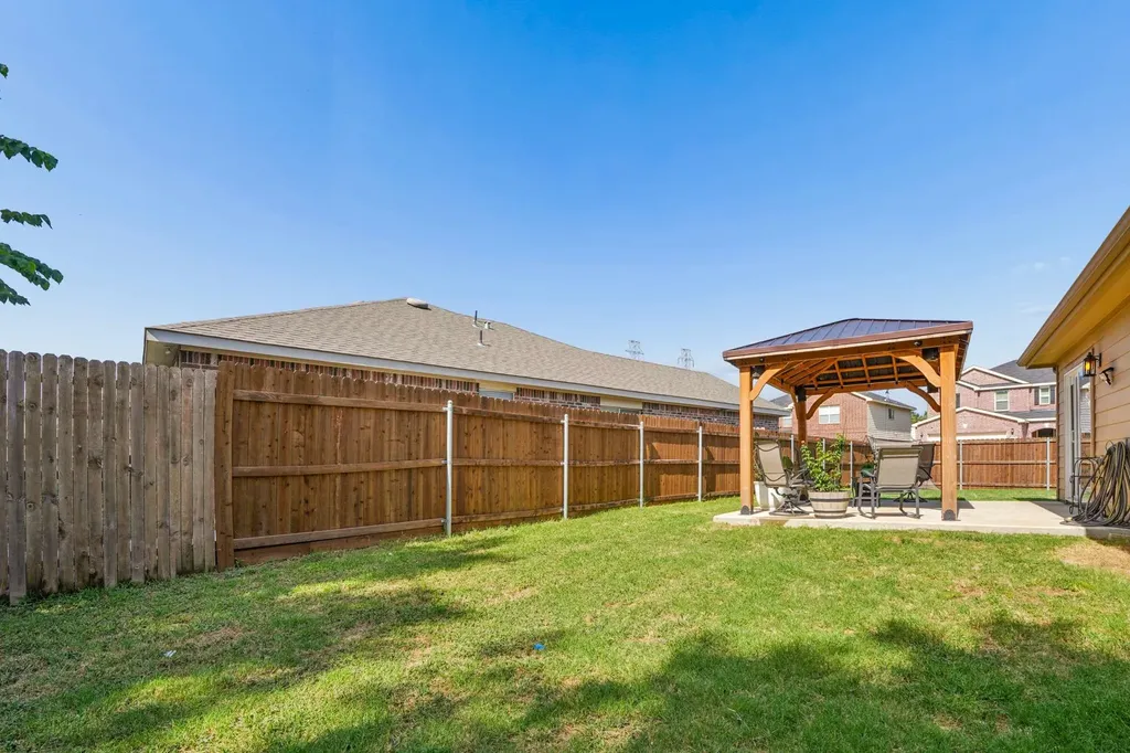 1825 Lynnwood Hills Drive Fort Worth TX 76112