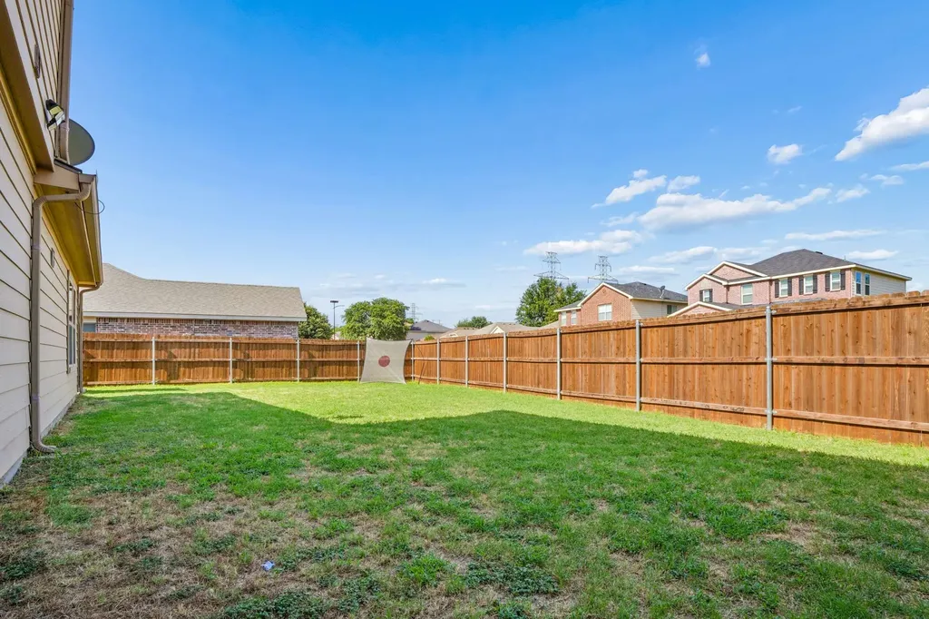 1825 Lynnwood Hills Drive Fort Worth TX 76112