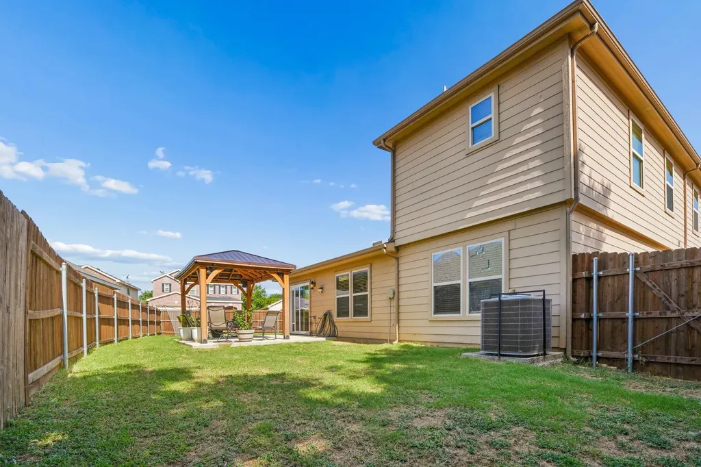 1825 Lynnwood Hills Drive Fort Worth TX 76112