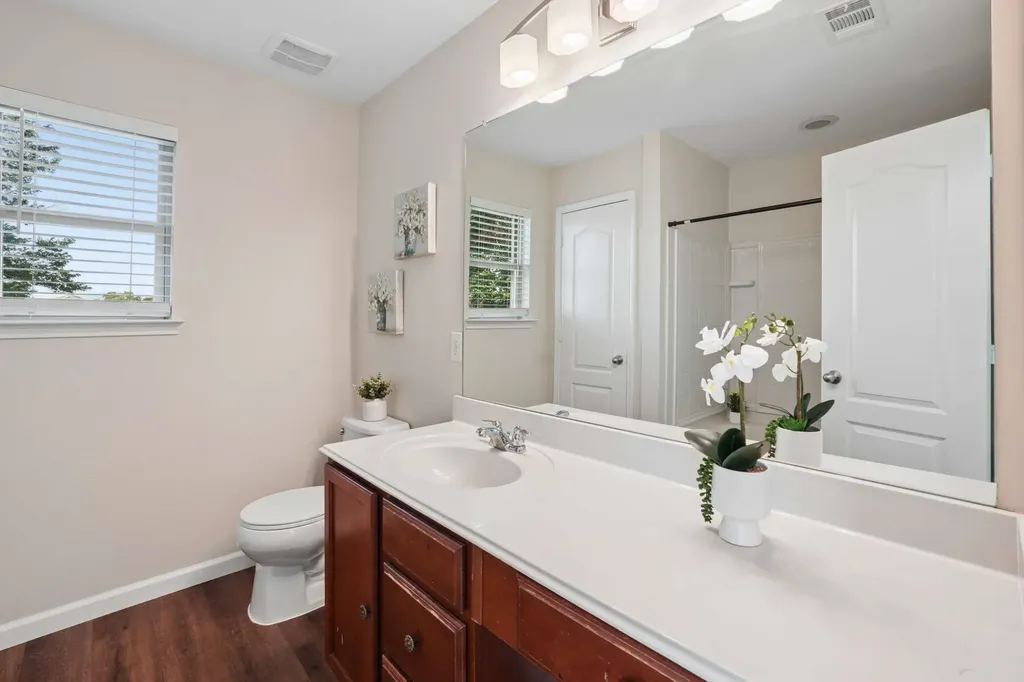 1825 Lynnwood Hills Drive Fort Worth TX 76112