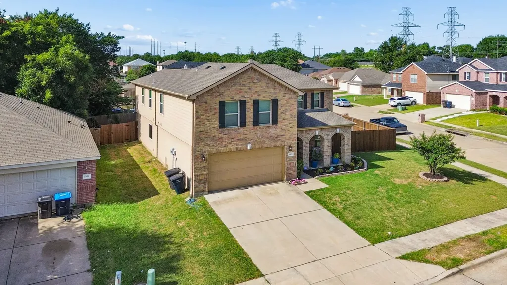 1825 Lynnwood Hills Drive Fort Worth TX 76112