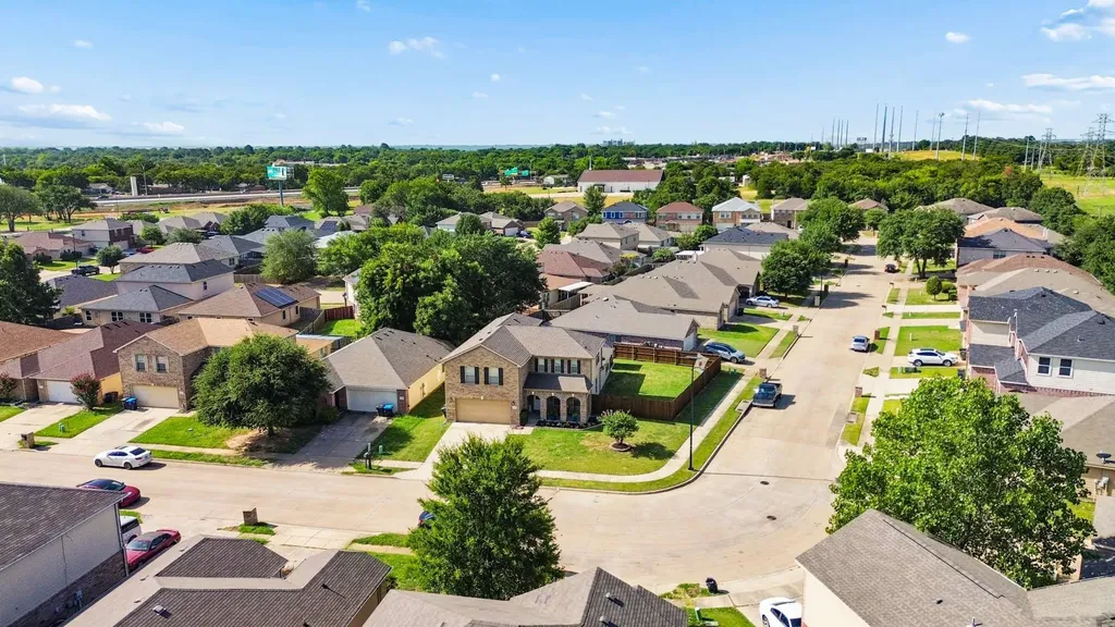 1825 Lynnwood Hills Drive Fort Worth TX 76112