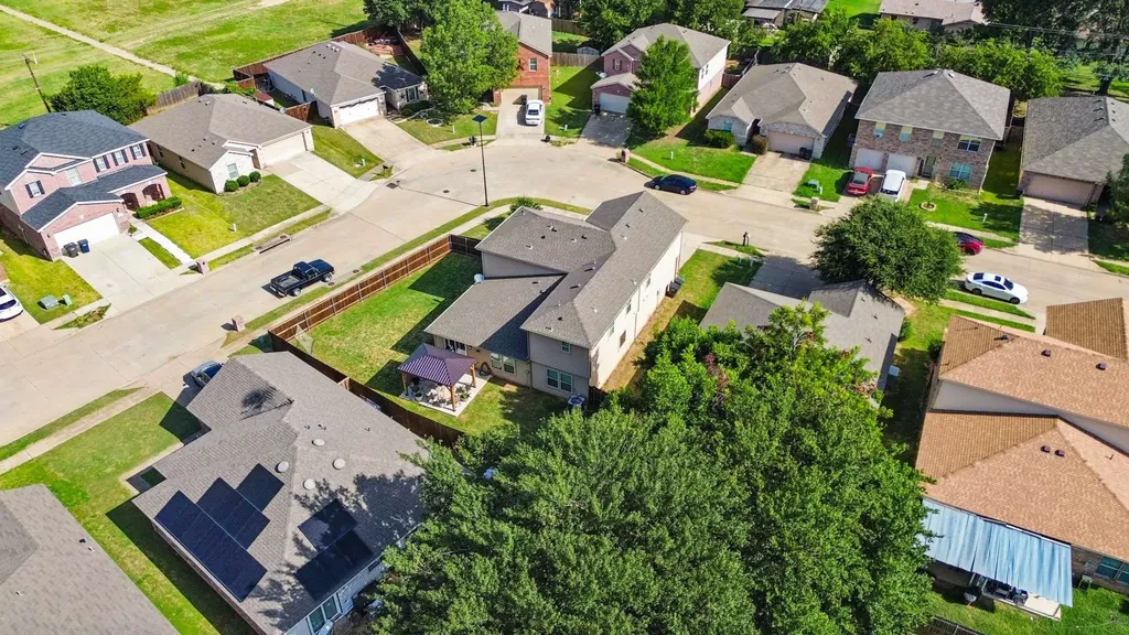 1825 Lynnwood Hills Drive Fort Worth TX 76112