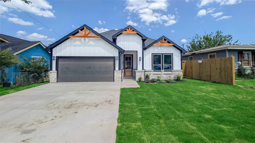 2825 S Grove Street Fort Worth TX 76104