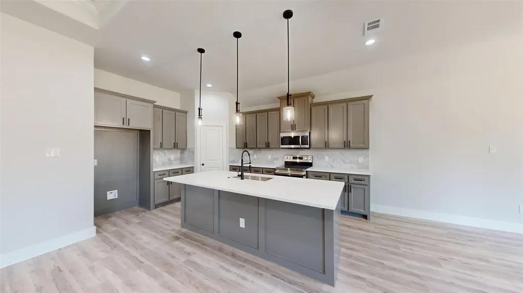2825 S Grove Street Fort Worth TX 76104
