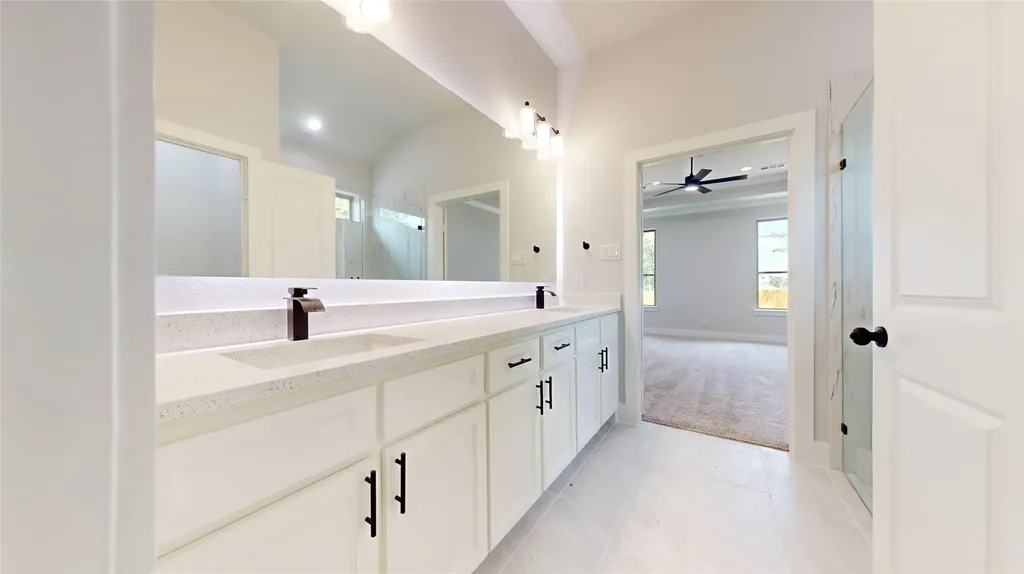 2825 S Grove Street Fort Worth TX 76104