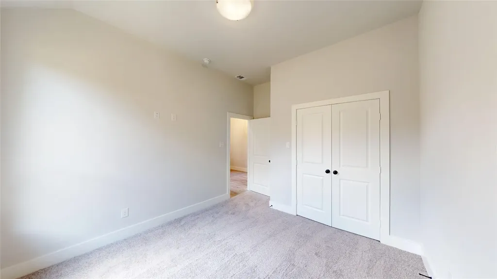 2825 S Grove Street Fort Worth TX 76104