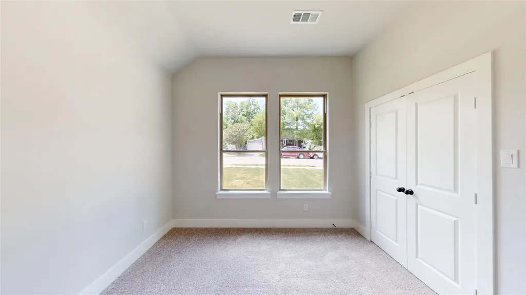 2825 S Grove Street Fort Worth TX 76104