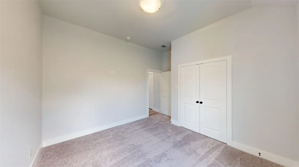 2825 S Grove Street Fort Worth TX 76104
