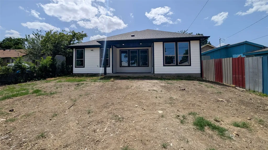 2825 S Grove Street Fort Worth TX 76104