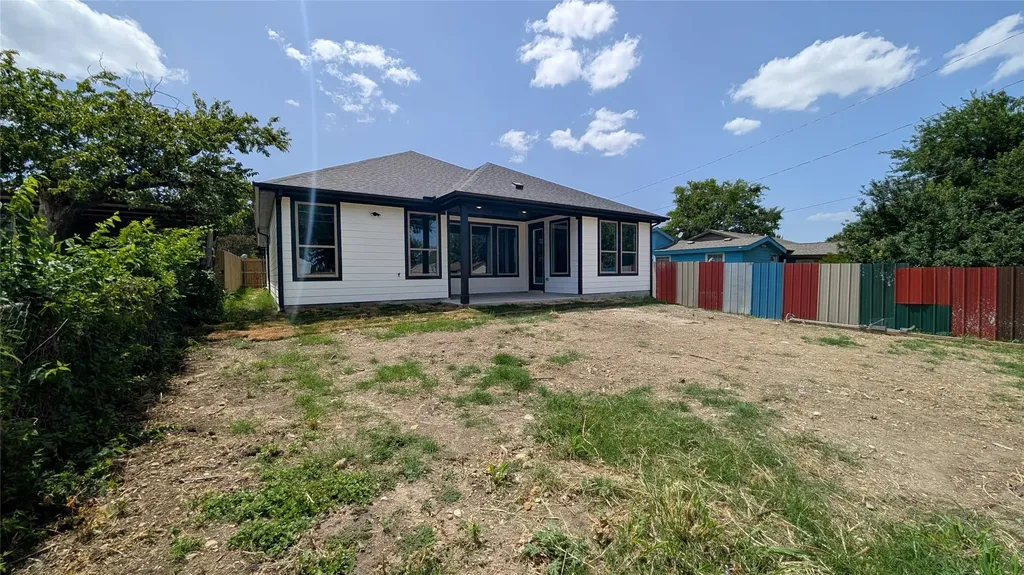 2825 S Grove Street Fort Worth TX 76104