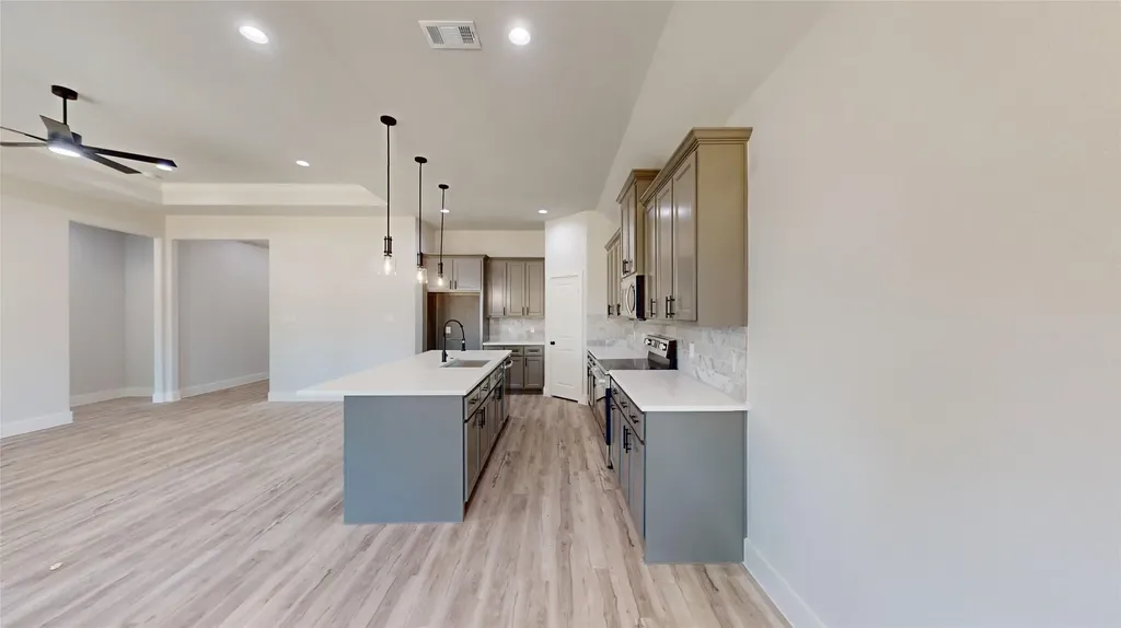 2825 S Grove Street Fort Worth TX 76104