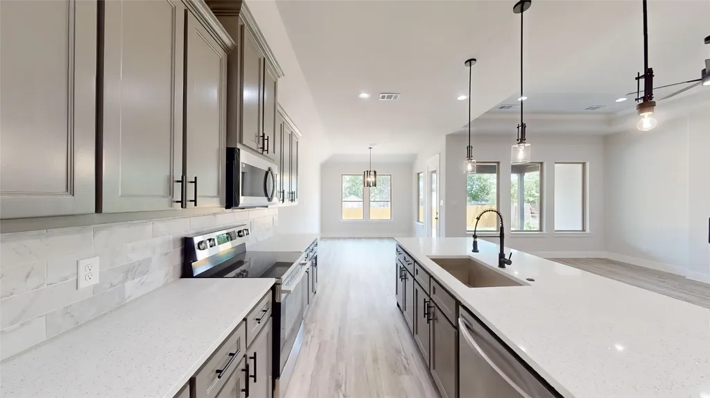 2825 S Grove Street Fort Worth TX 76104