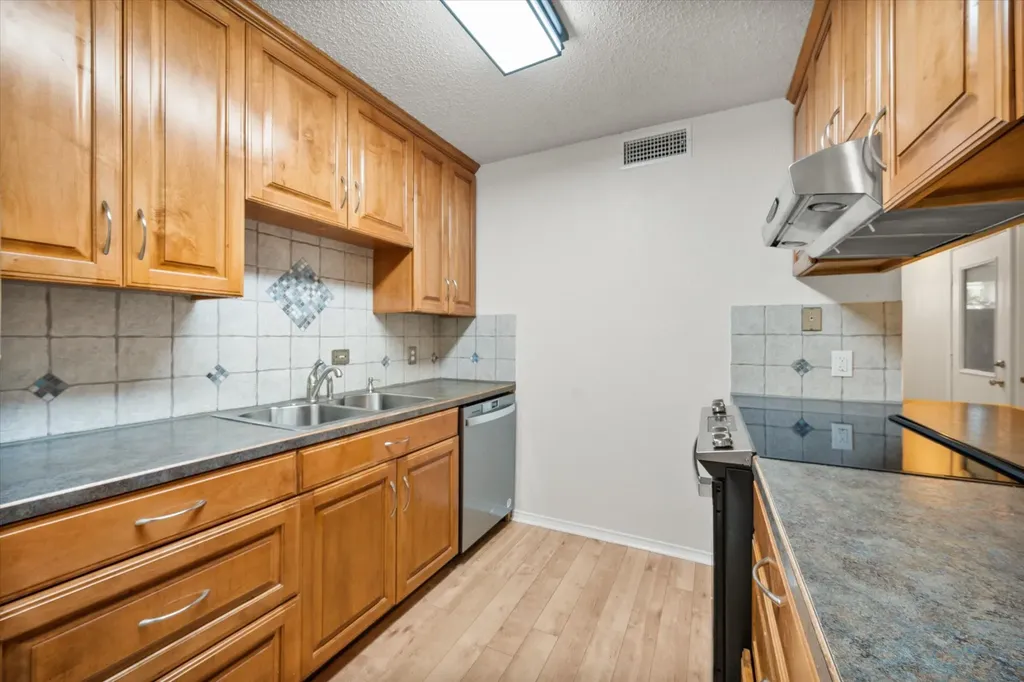 5100 Lasalle Drive Arlington TX 76016