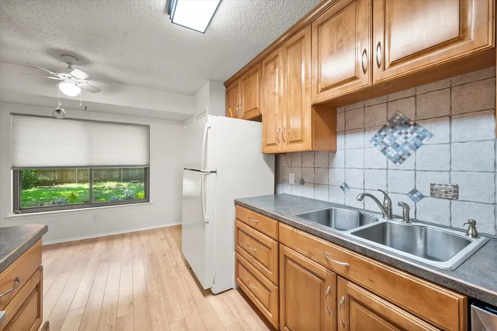 5100 Lasalle Drive Arlington TX 76016